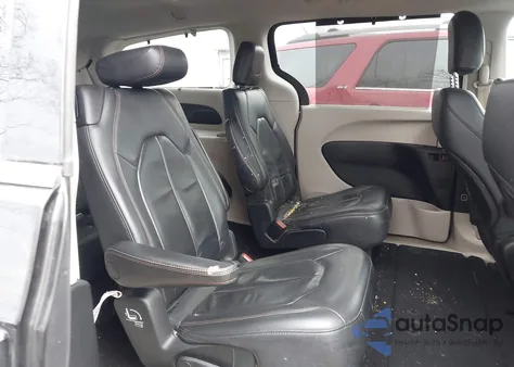 2017 Chrysler Pacifica Touring-L z USA, uszkodzony, nr VIN 2C4RC1BG1HR785113